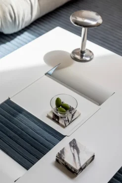 Metallbude Couchtisch Cut Weiß