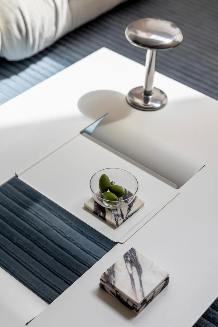 Metallbude Couchtisch Cut Weiß