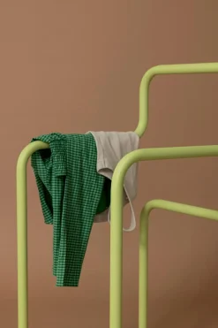 Online Metallbude Herrendiener James Grün