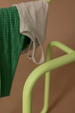 Online Metallbude Herrendiener James Grün