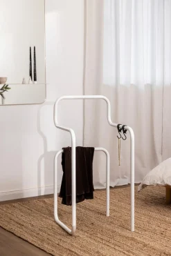 Metallbude Herrendiener James